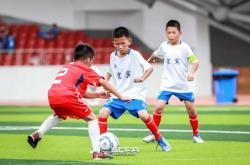 雷速体育网页版-国内足球强队峰会，球场上激情四射