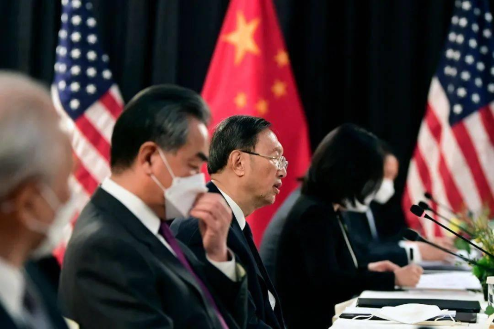包含面对国家队，国家队上演戏剧性一战的词条