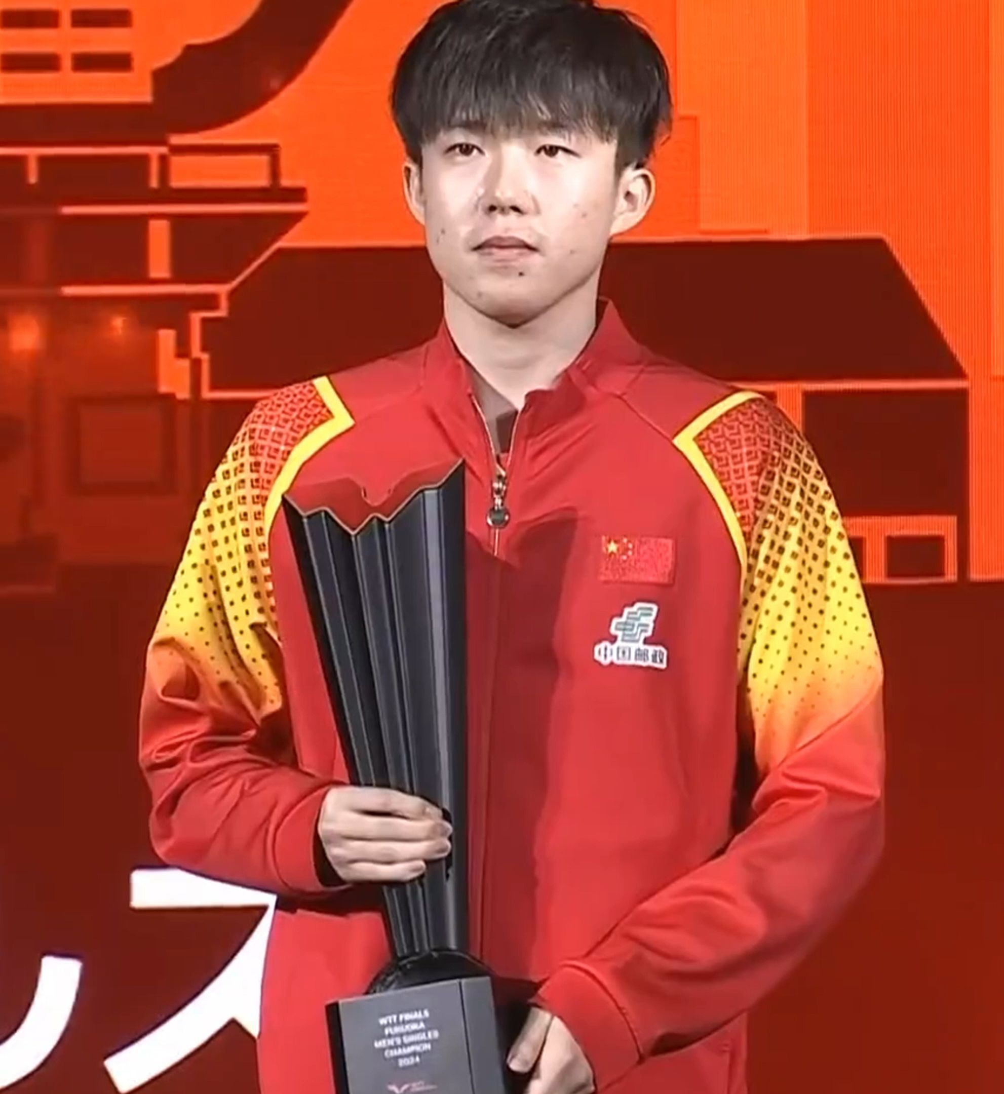 EDG横扫T1,Peanut拿下关键大龙全球总决赛3:0(北京) EDG横扫T1,Peanut拿下关键大龙全球总决赛3:0(北京)