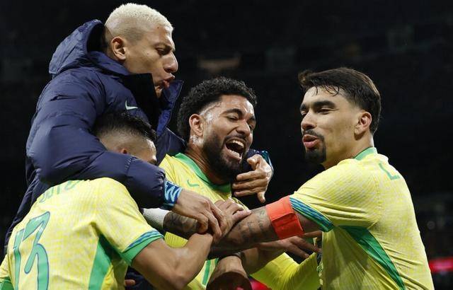 西班牙3比1胜波兰,莫拉塔梅开二度领队晋级 西班牙3比1胜波兰,莫拉塔梅开二度领队晋级