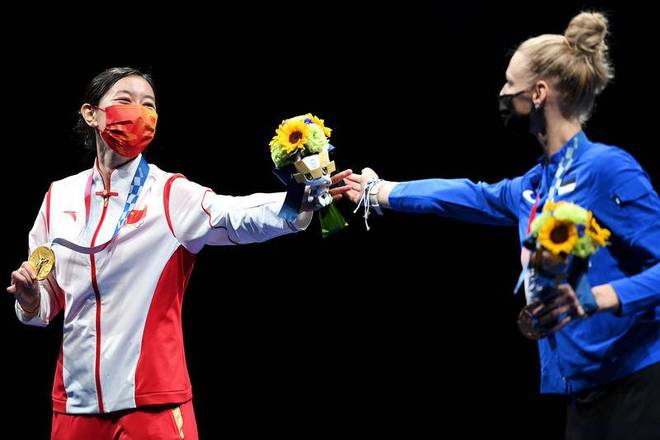 体操传奇谢幕,球迷泪洒赛场 体操传奇谢幕,球迷泪洒赛场