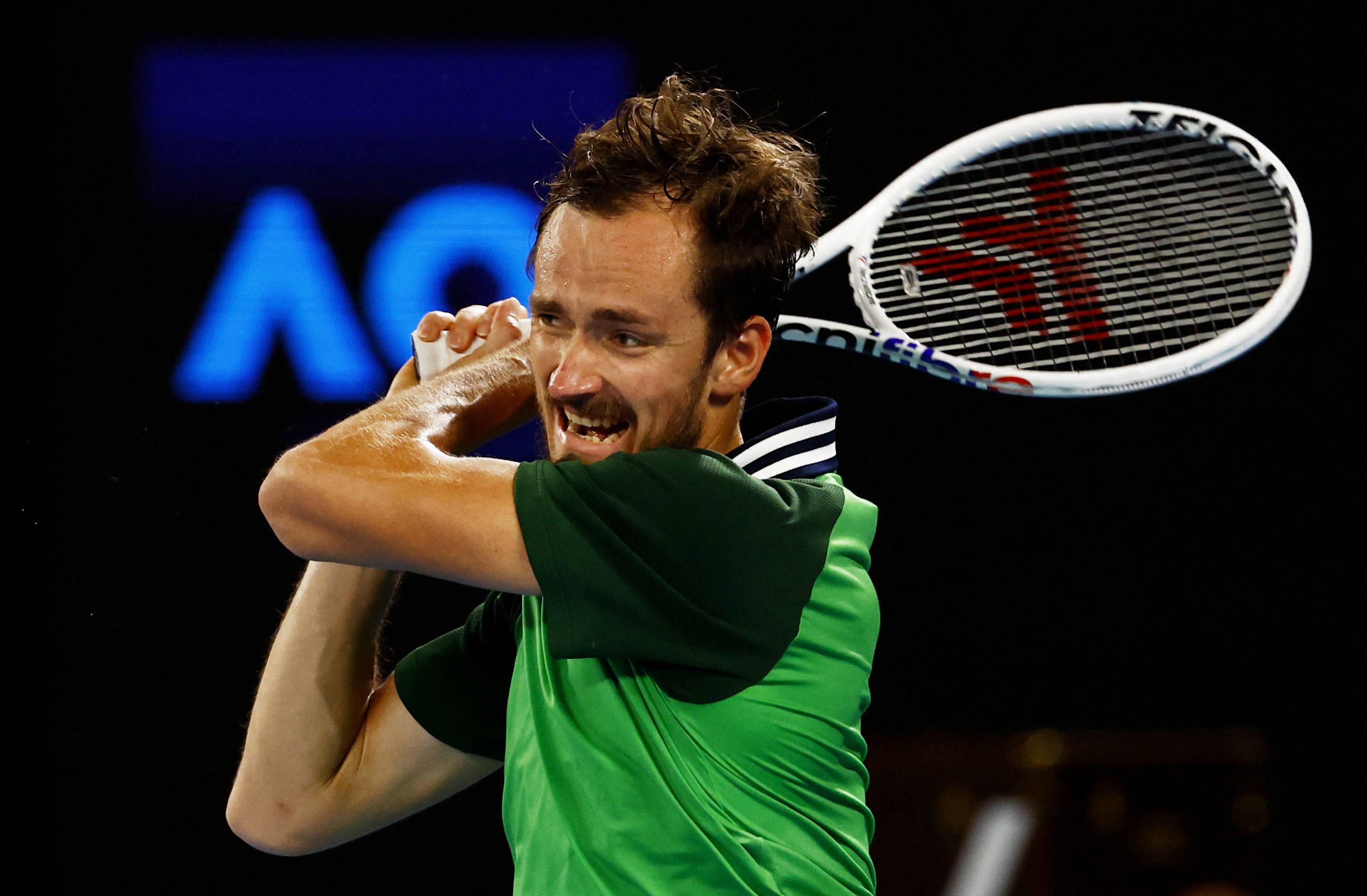 拉沃尔杯轻取温网,梅德韦杰夫扛起全队 拉沃尔杯轻取温网,梅德韦杰夫扛起全队