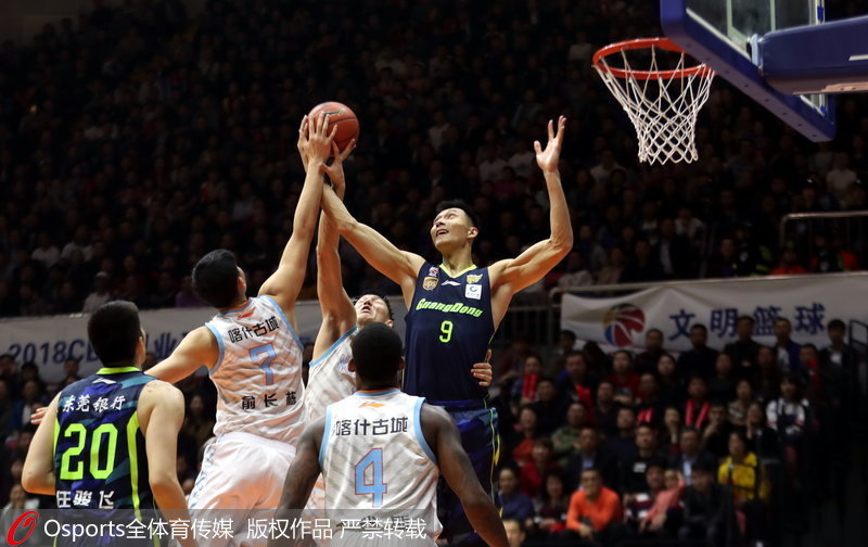 上海队鏖战深圳队，易建联统治全场